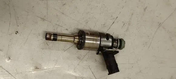 KIA Sportage Fuel injector 353102B360