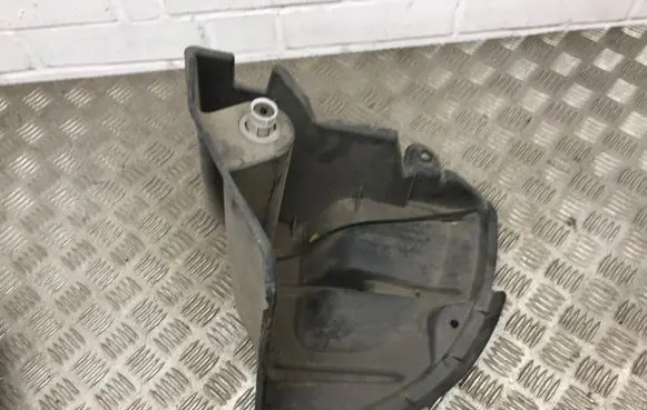 Lexus CT 200H Other under body part 6473076010