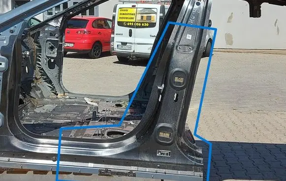 BMW iX Pillar (middle)