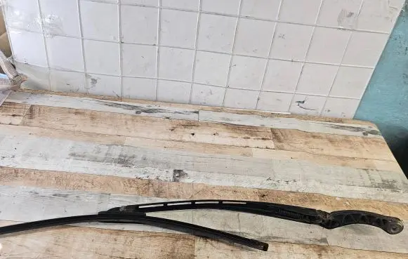 Audi A4 S4 B7 8E 8H Front wiper blade arm 8E1955407C