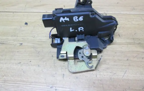 Audi A4 S4 B6 8E 8H Front door lock 4B1837015B