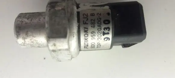 Volkswagen PASSAT B5 Air conditioning (A/C) pressure sensor 8D0959482B