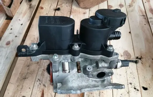 Mercedes-Benz A W169 Oil breather separator A6400101062 A6401401060