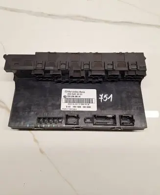 Mercedes-Benz C W203 Fuse module 2035453301 5DK00848645