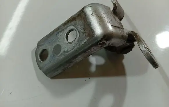 Toyota Auris 150 Rear door lower hinge