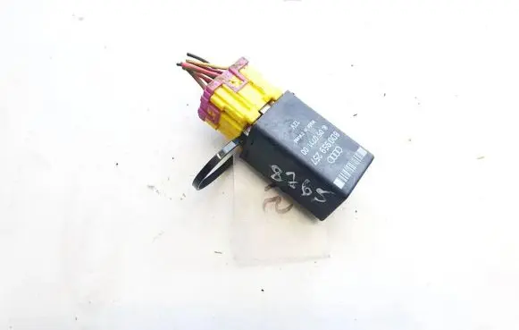 Audi A4 S4 B5 8D Other relay 8d0959257 05071100