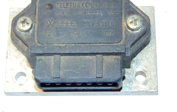 Volkswagen PASSAT B3 Ignition amplifier control unit 211905351D