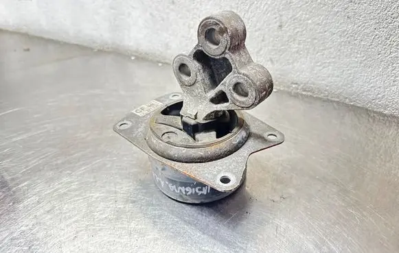 Opel Insignia A Engine mount bracket 13227734