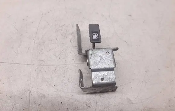 Honda CR-V Fuel tank opening switch 