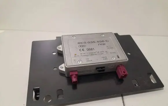 Audi A3 S3 8P Antenna control unit 8E0035456C 09104112