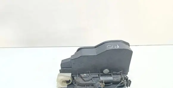 BMW X1 E84 Front door lock 7202144