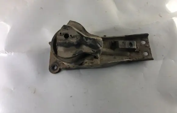 Mitsubishi Pajero Pinin Engine mount bracket