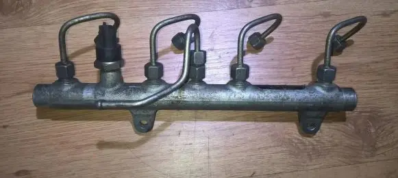 Renault Laguna II Fuel main line pipe 7700111013 0445214015