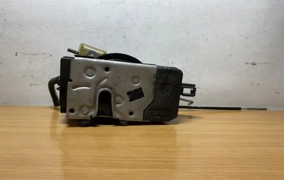 Opel Vectra C Coupe door lock (next to the handle) C671 24447342