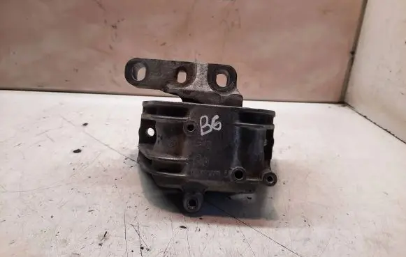 Volkswagen PASSAT B6 Engine mount bracket 1K0199262