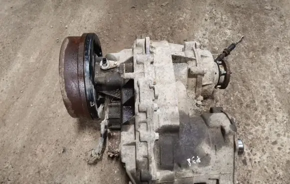 Gearbox transfer box case