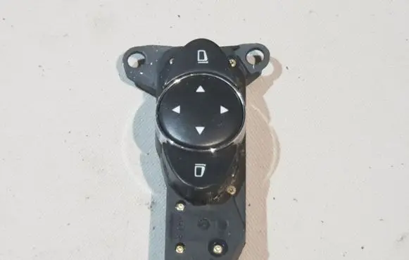Mercedes-Benz E W211 Wing mirror switch 2118208310