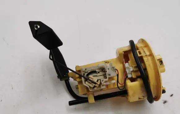 Toyota Corolla Verso AR10 Fuel level sensor 770100F010