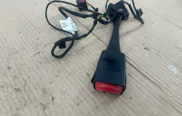 Audi A4 S4 B8 8K Front seatbelt buckle 8K0857755F