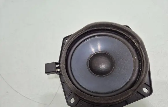 Mitsubishi Pajero Rear door speaker 8720A054