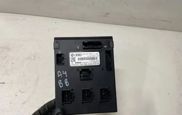 Audi A4 S4 B8 8K Comfort/convenience module 8K0907063