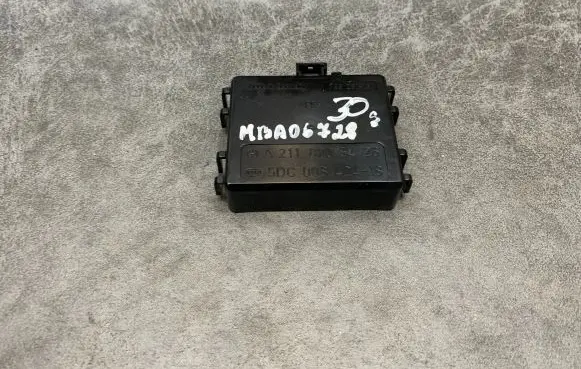 Mercedes-Benz CLS C219 Rain sensor A2118705426