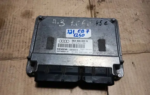 Audi A3 S3 8L Engine control unit/module 06A906033N 5WP4005301