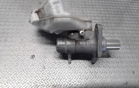 Master brake cylinder