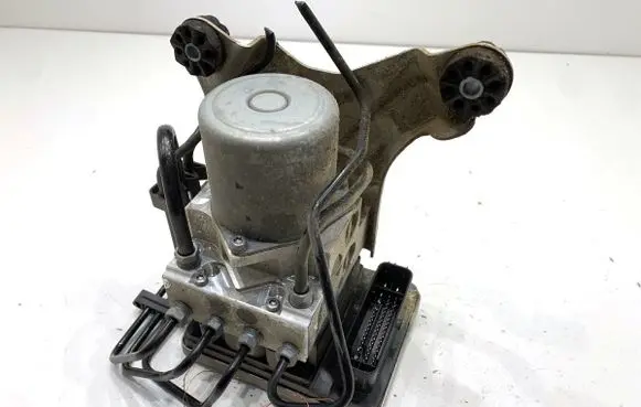 BMW 5 G30 G31 G38 ABS Pump 5A5F9F7