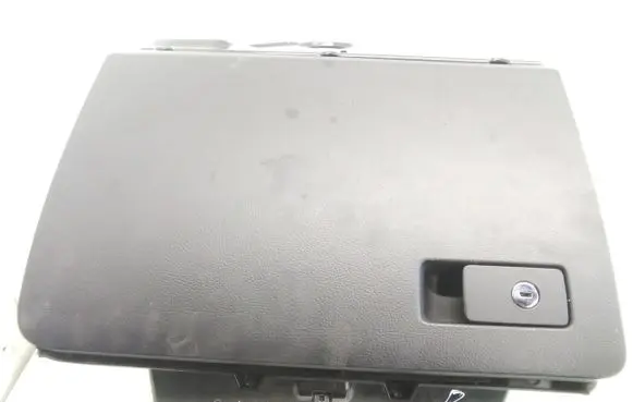 Volkswagen PASSAT B6 Glove box