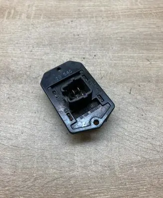 Coolant fan relay