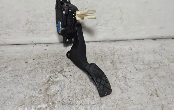 Skoda Octavia Mk1 (1U) Accelerator throttle pedal 1J1723503R