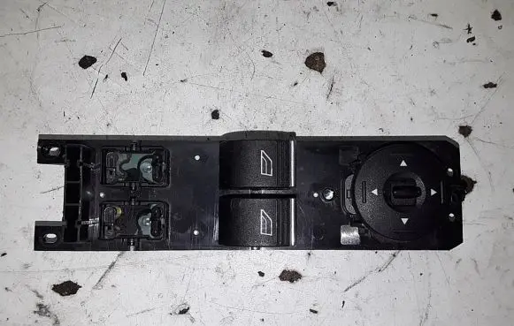 Ford Fiesta Electric window control switch