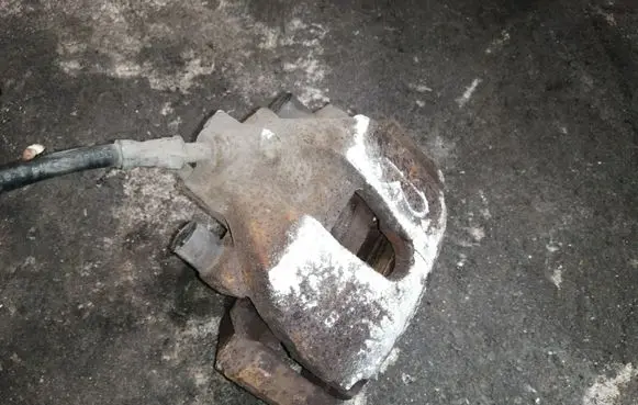 Ford C-MAX I Front brake caliper