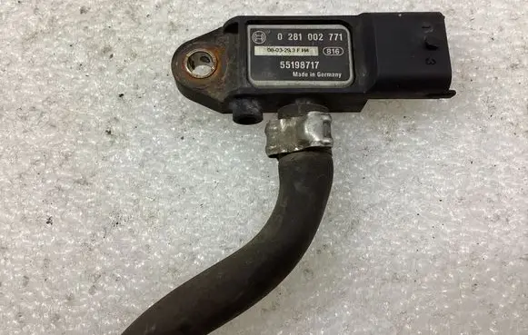Alfa Romeo 159 Exhaust gas pressure sensor 0281002771 55198717