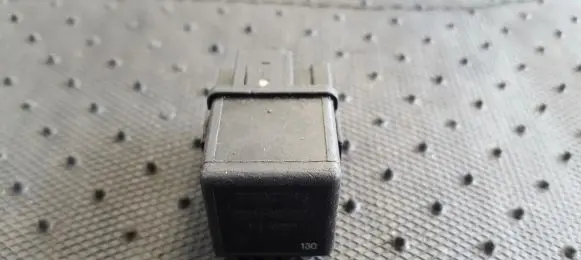 Mitsubishi Space Star Other relay MB953381 V23134-B52-X240
