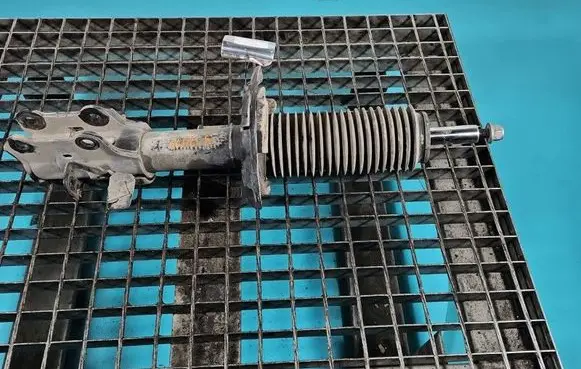 Ford Focus Front shock absorber/damper JX6118045ELF IMPRK1537114