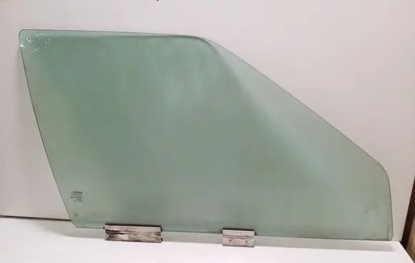 Volvo S70 V70 V70 XC Front door window glass four-door