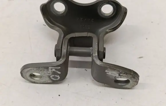 Toyota Yaris XP210 Front door lower hinge 