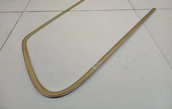 Volkswagen PASSAT B6 Rear door glass trim molding 
