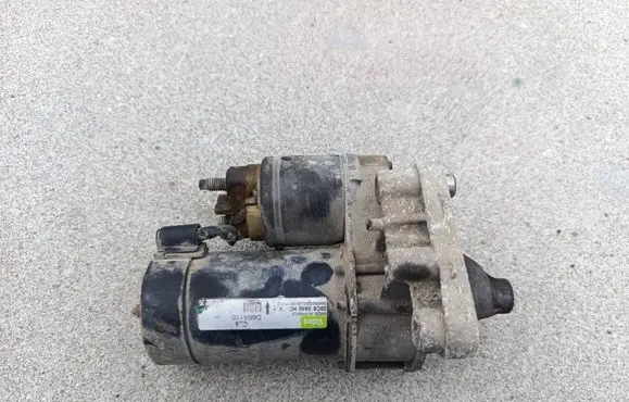 Citroen C4 I Starter motor d6ra110