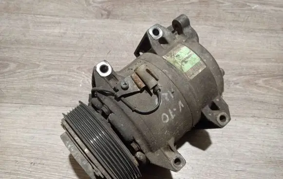 Volvo V70 Air conditioning (A/C) compressor (pump) 8708581
