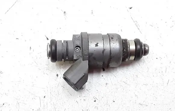 Audi A3 S3 8P Fuel injector