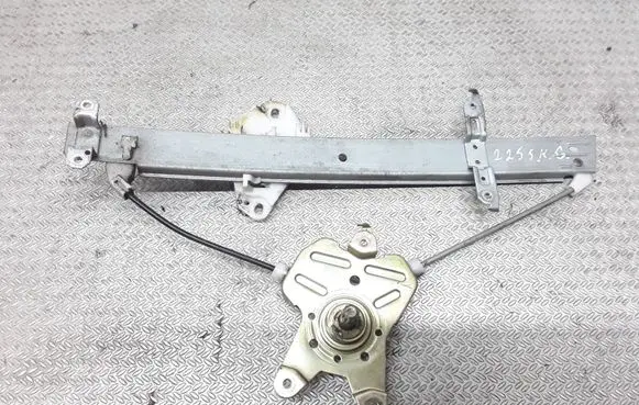 Rear door manual window regulator