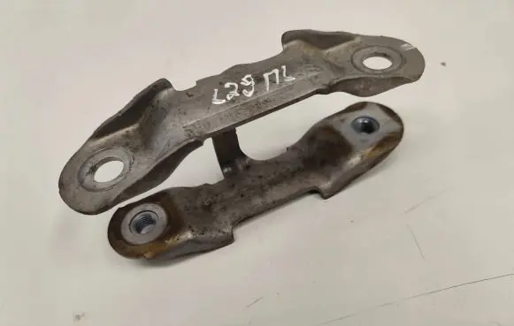 Mercedes-Benz B W246 W242 Engine mount bracket A2462400809