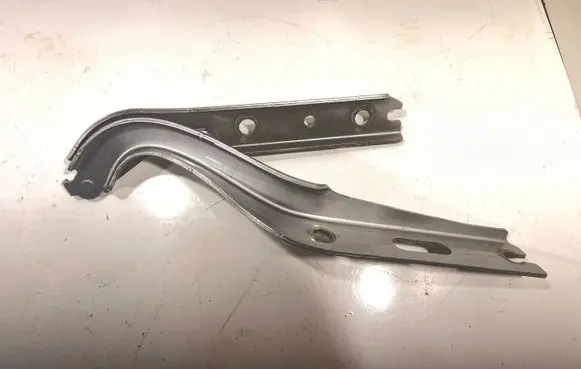 Dodge Durango III Engine bonnet/hood hinges 2GM823302