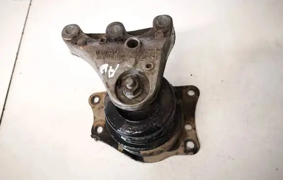 Skoda Fabia Mk1 (6Y) Engine mount bracket 6q0199185r
