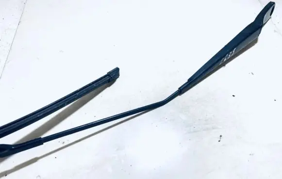 Volvo V50 Front wiper blade arm 31253997