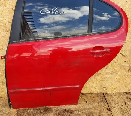 Seat Leon (1P) Rear door