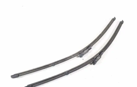 Windshield/front glass wiper blade